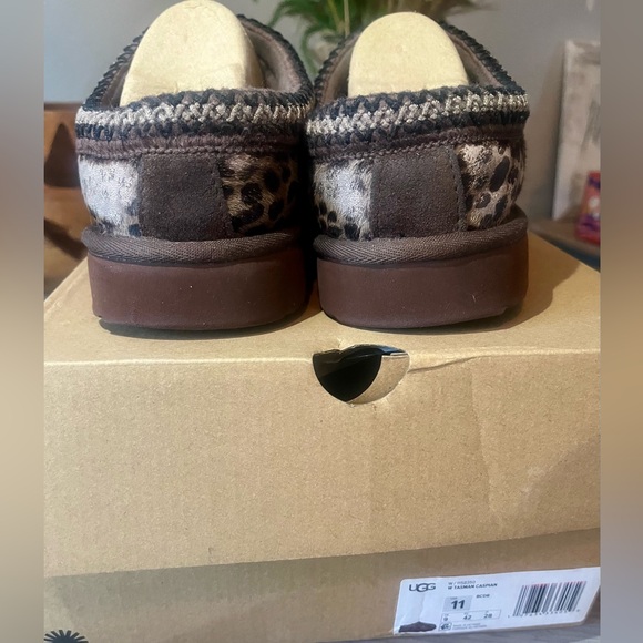 Preloved UGG Tasman Caspian - Picture 8 of 11